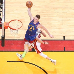 半岛体育入口-新秀奇兵闪耀总决赛 约基奇盛赞他帮球队赢下G3