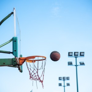 男篮热身赛：中国男篮力克荷兰 余嘉豪16+10胡明轩13分制胜三分